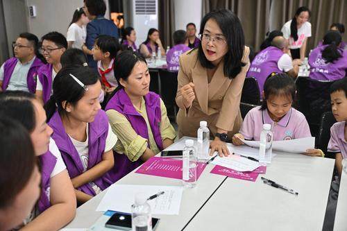 策略聚宝 “紫荆夜校”助力家长掌握亲子沟通密码